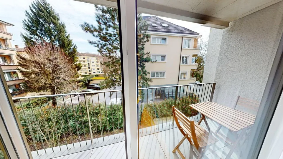Modern Bright Studio with Balcony - Lausanne centre - 10min walk from train station