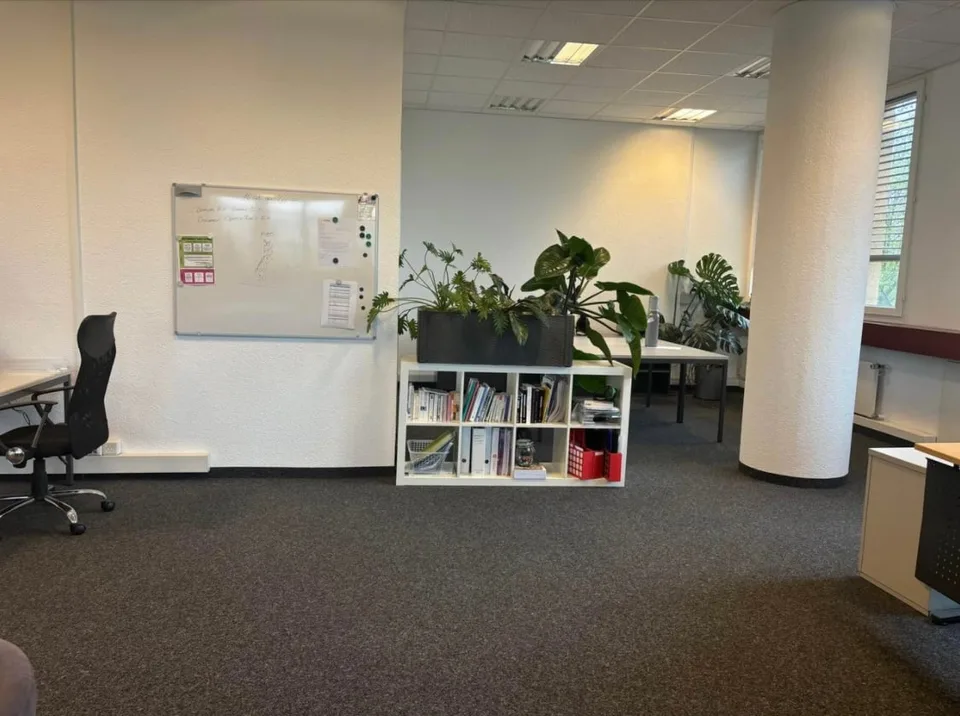 Locale professionale in affitto 234 m² + 6 posti auto in affitto – Renens