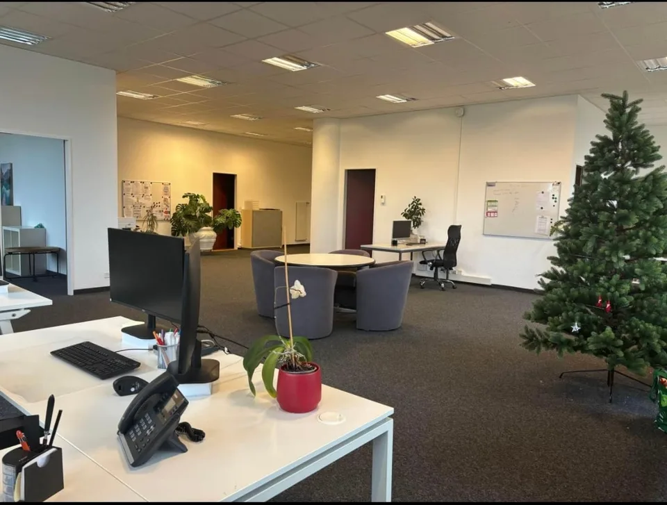 Locale professionale in affitto 234 m² + 6 posti auto in affitto – Renens