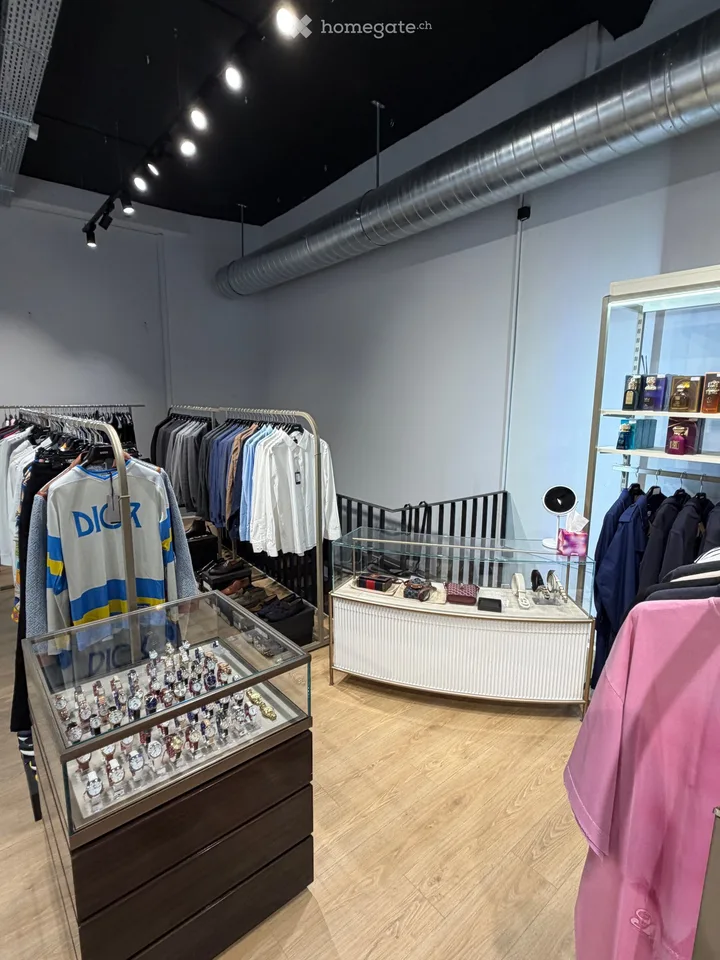 Spazio commerciale di prima classe in Rüdengasse 1 a Basilea – 160 m² nel cuore della città vecchia