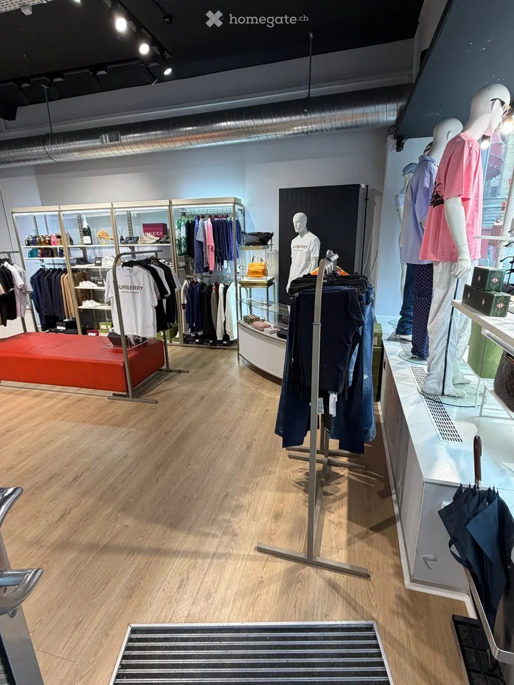 Spazio commerciale di prima classe in Rüdengasse 1 a Basilea – 160 m² nel cuore della città vecchia