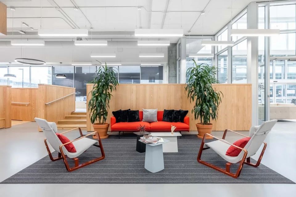 Spazi di lavoro flessibili nella torre R2 Spaces