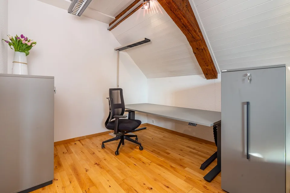 Single workspace for rent in Ittigen Castle
