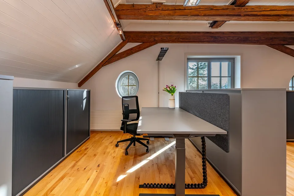 Single workspace for rent in Ittigen Castle