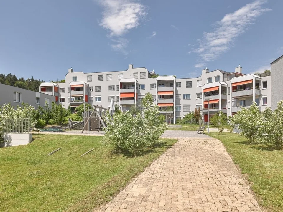 Zentral gelegener Einstellplatz zu vermieten