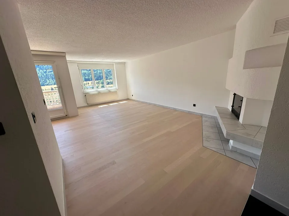 Ampio appartamento di 5.5 locali con terrazza a Saint-Imier