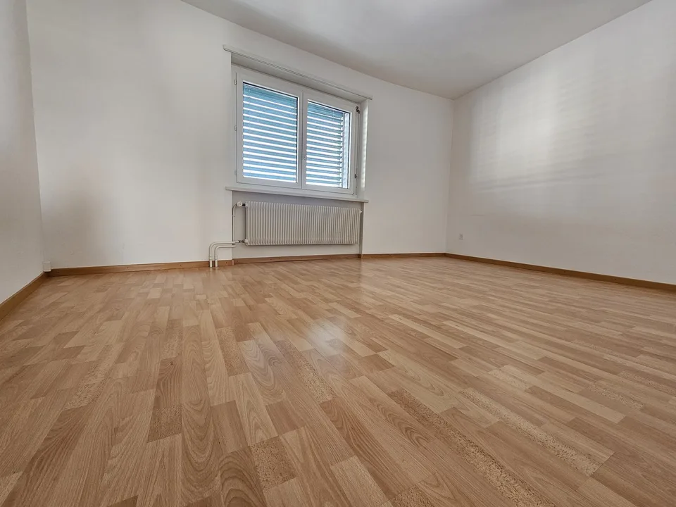 Ampio appartamento di 4 locali al 5° piano a La Chaux-de-Fonds – foto 6 di 8