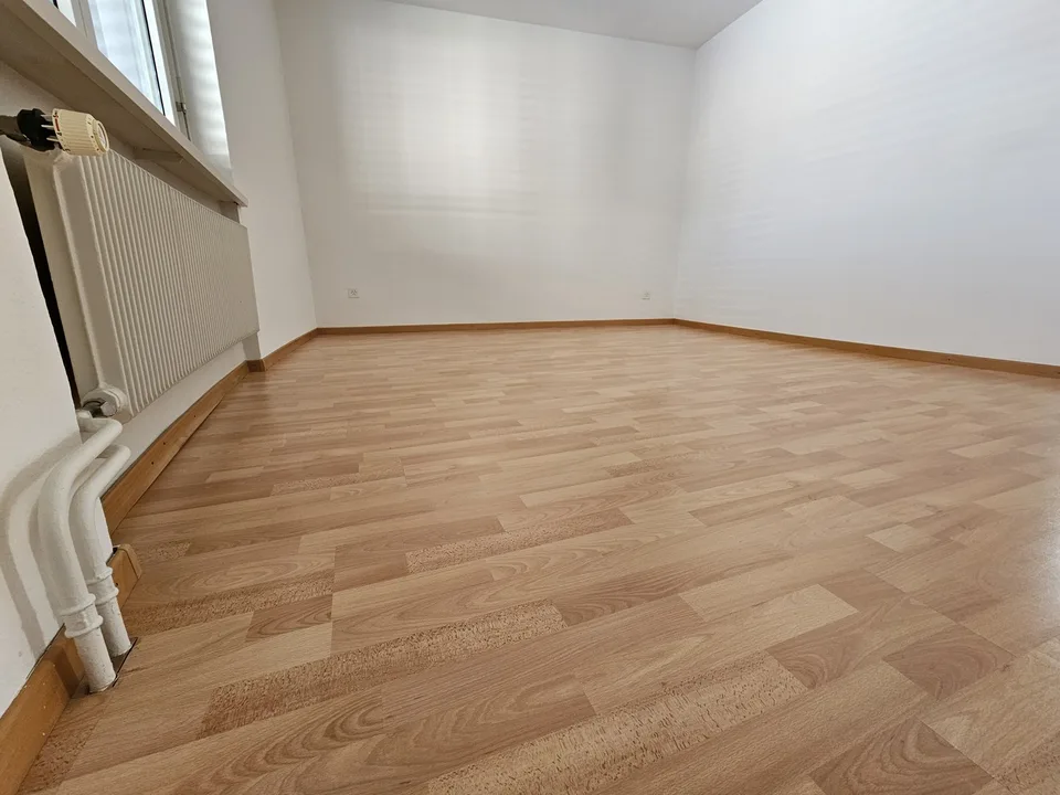 4-Zimmer-Wohnung zur Miete: Sehr geräumig, hervorragende Lage mit viel Tageslicht