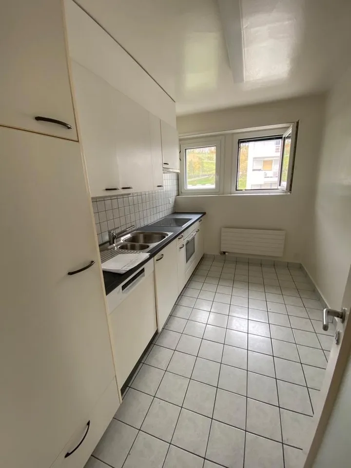 4-Zimmer-Wohnung zur Miete: Sehr geräumig, hervorragende Lage mit viel Tageslicht