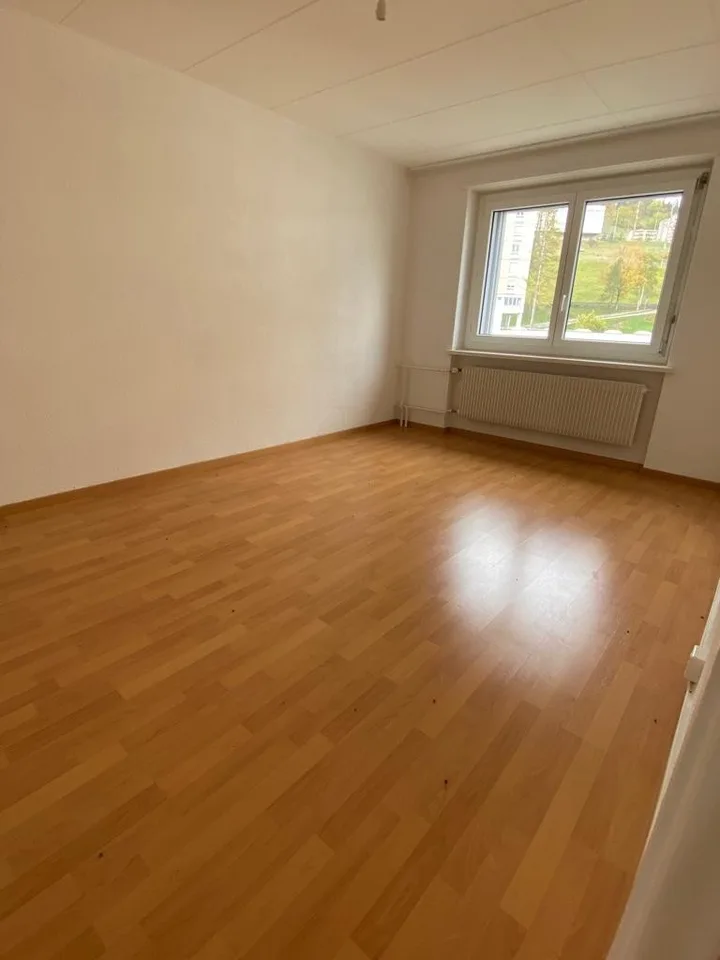 4-Zimmer-Wohnung zur Miete: Sehr geräumig, hervorragende Lage mit viel Tageslicht