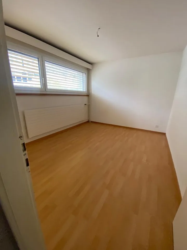 4-Zimmer-Wohnung zur Miete: Sehr geräumig, hervorragende Lage mit viel Tageslicht
