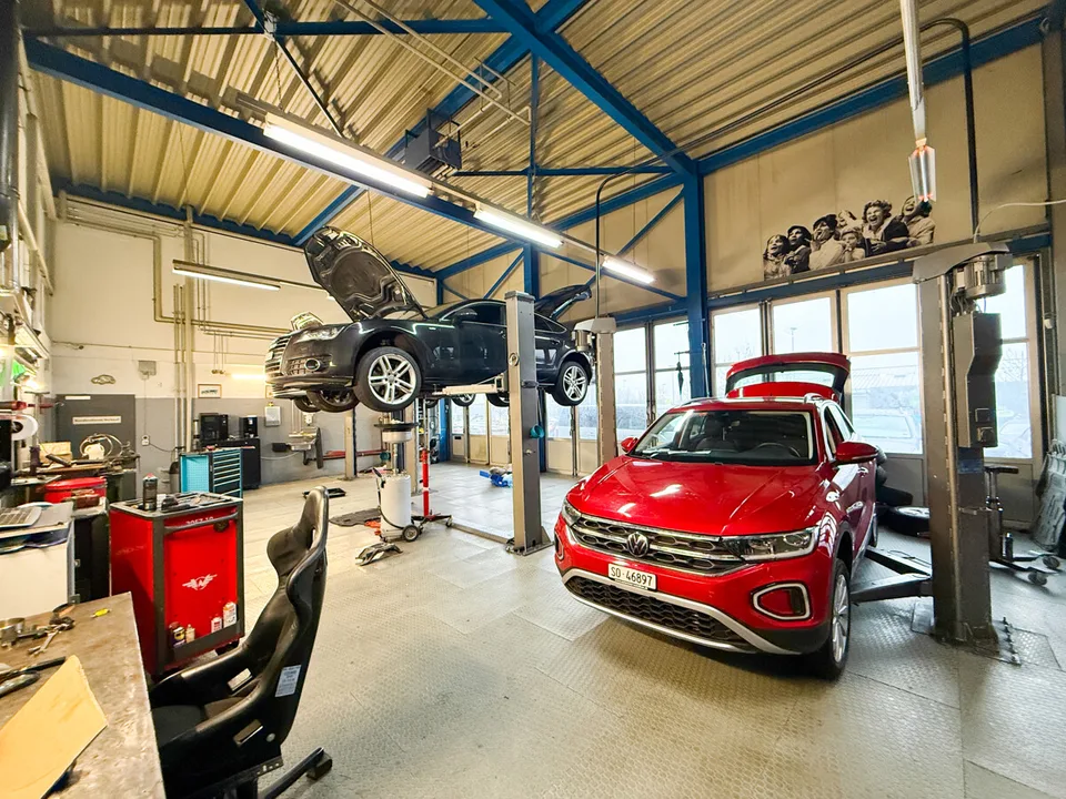 ETABLIERTE AUTOGARAGE MIT KOMPLETTER AUSSTATTUNG IN GRENCHEN ZU VERK