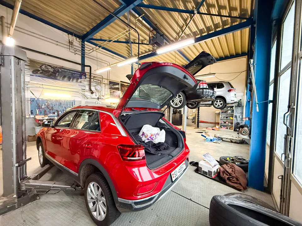 ETABLIERTE AUTOGARAGE MIT KOMPLETTER AUSSTATTUNG IN GRENCHEN ZU VERK