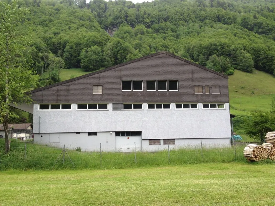 Spazi industriali, aree di stoccaggio e parcheggi in affitto