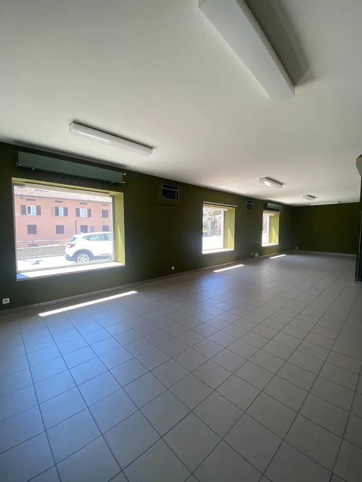 Locale Commerciale in Affitto a Balerna – Via San Gottardo 104