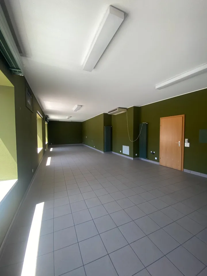 Locale Commerciale in Affitto a Balerna – Via San Gottardo 104