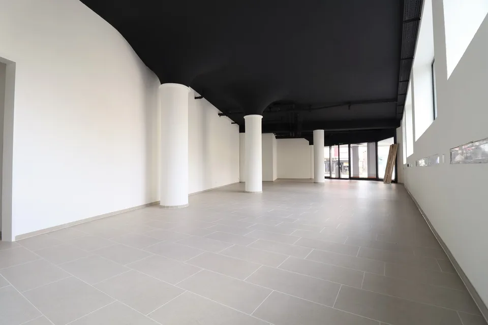 Spazio commerciale/vendita in posizione centrale