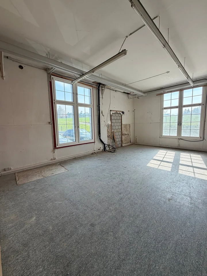 Espace de stockage spacieux en construction brute - 564 m2