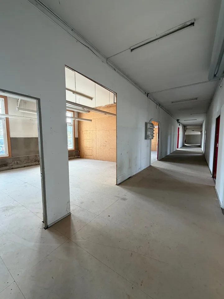 Espace de stockage spacieux en construction brute - 564 m2