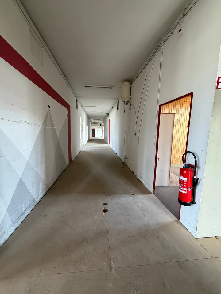 Espace de stockage spacieux en construction brute - 564 m2