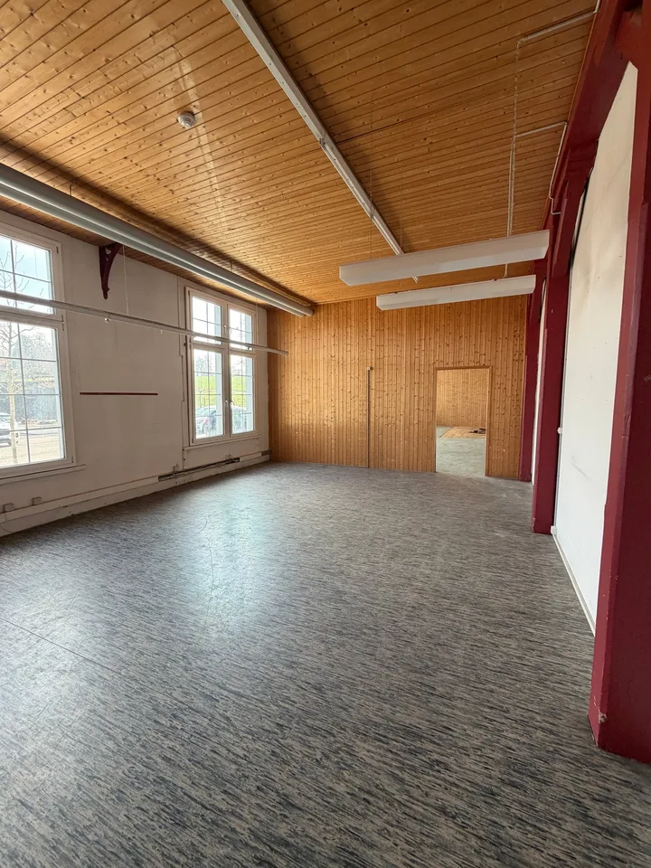 Espace de stockage spacieux en construction brute - 564 m2