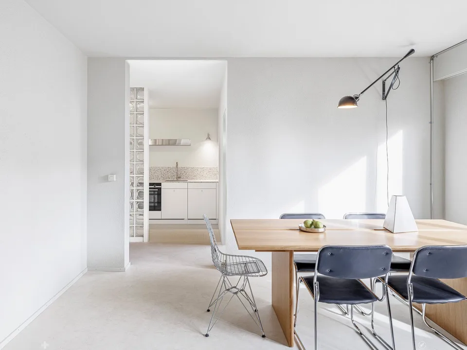 WG-Wohnung/Zimmer zu vermieten - komplett sanierte und möblierte Wohnung