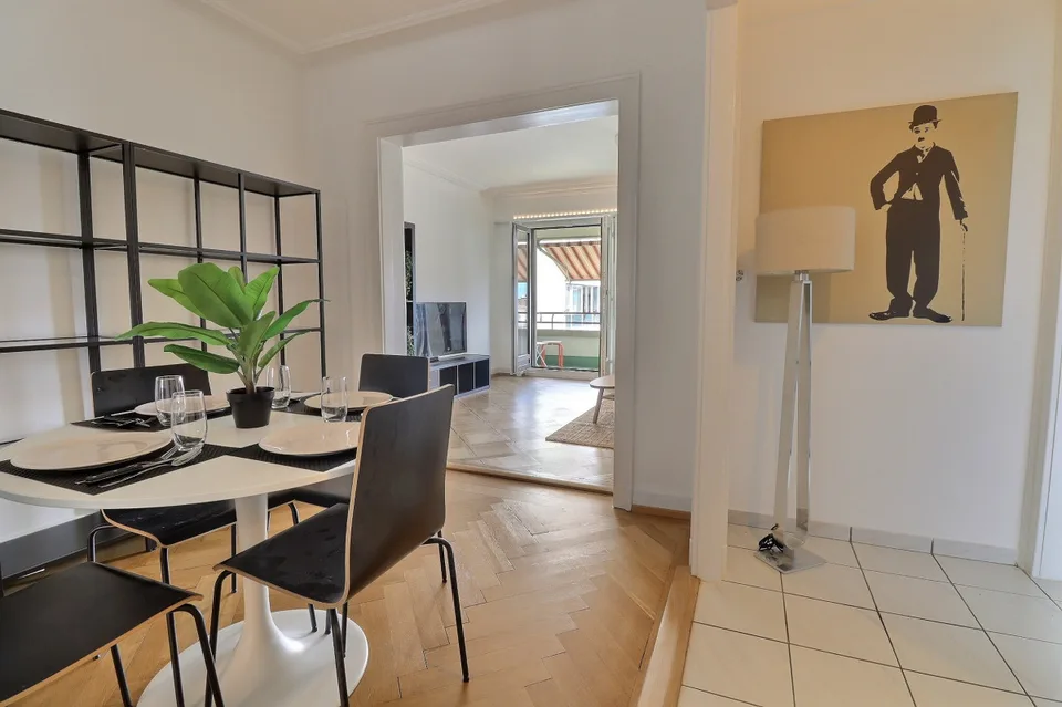 Appartement meublé 2.5 pièces avec balcon et vue imprenable