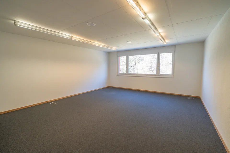 Flexible Büro-, Praxis- oder Lagerräume im 1. OG zu vermieten