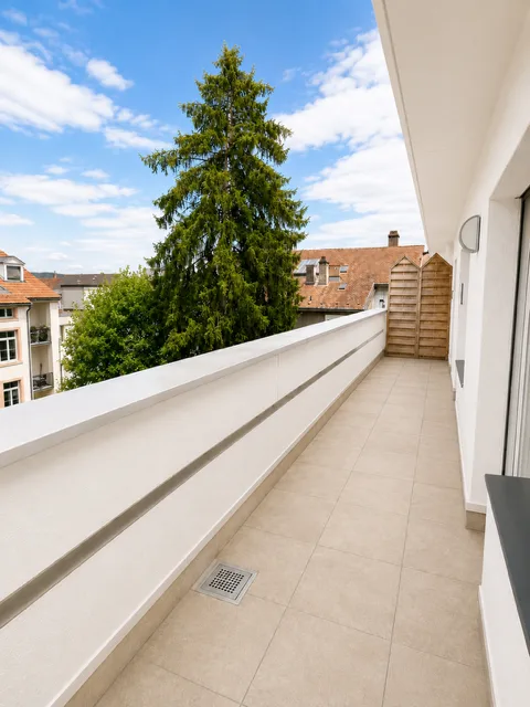 Helle Dachgeschosswohnung verfügt über 2 Balkone und Stadtblick – 3.5 Zimmer in Basel