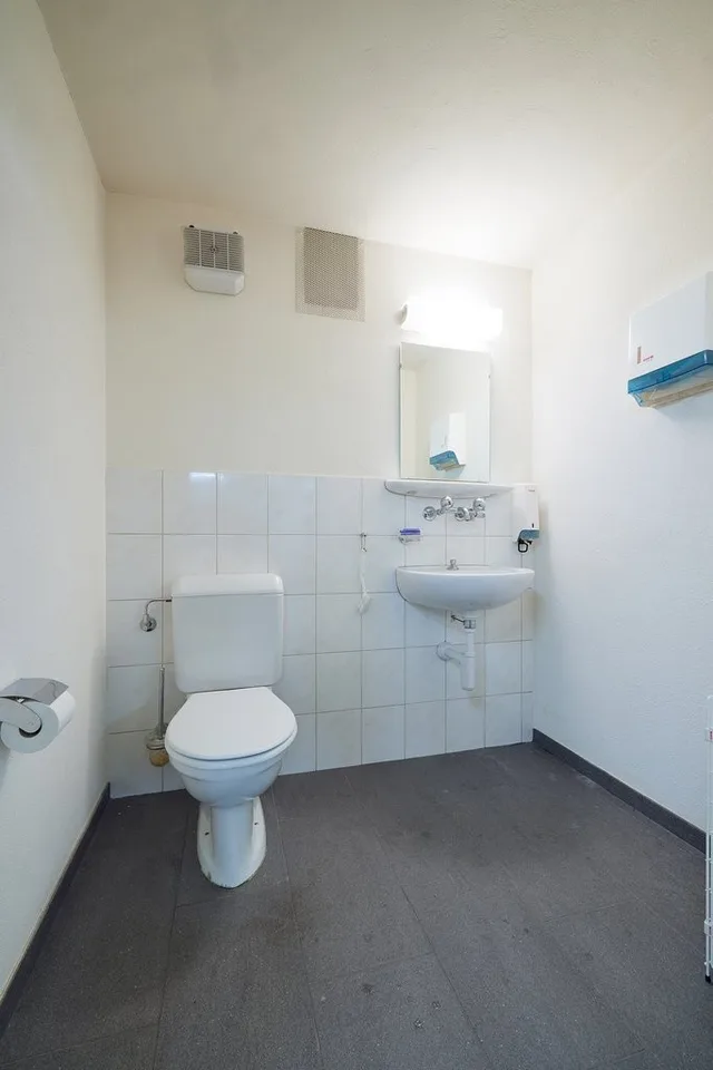 366 qm vielseitig nutzbare Fläche zu vermieten – Foto 10 von 12