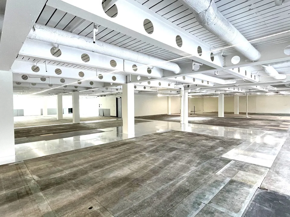 Vielseitige Fläche mit hohem Standard von 586 m²