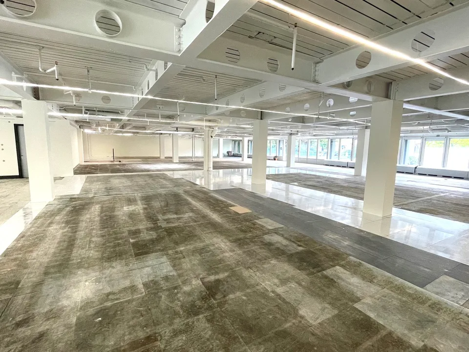 Vielseitige Fläche mit hohem Standard von 586 m²