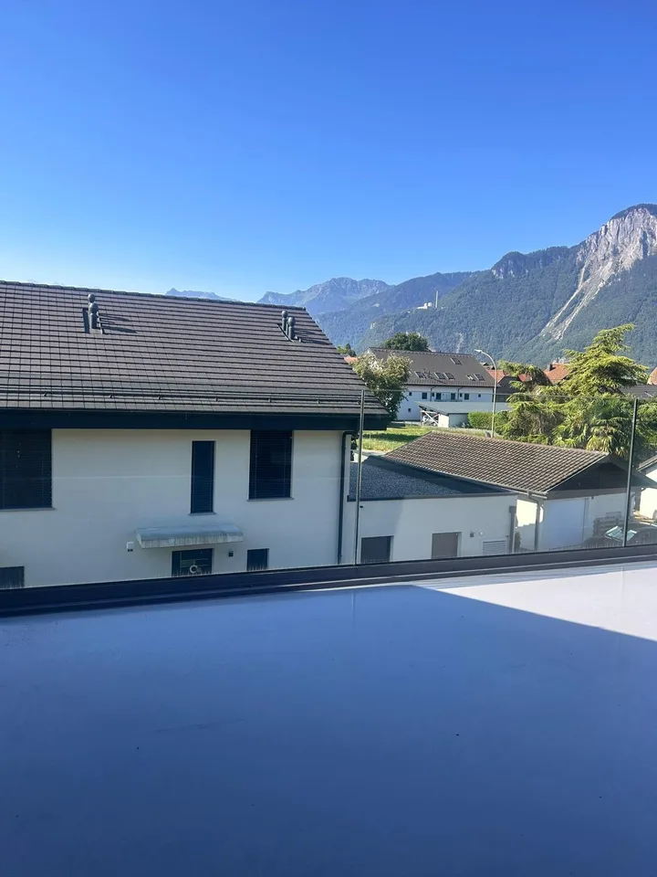 Wohnung mit 5,5 Zimmern im 2. Stock