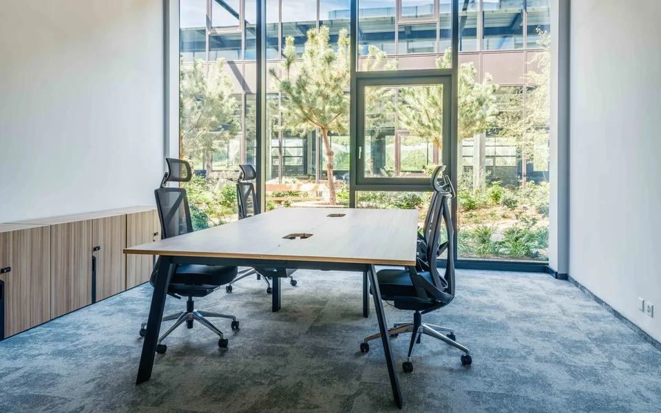 Bureau de 4 postes au rez de chaussé à Tolochenaz