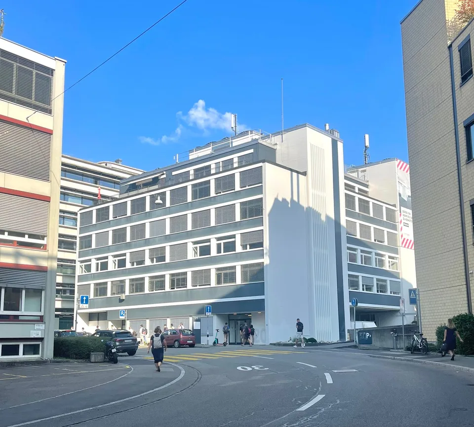 Ausgebaute und gekühlte Bürofläche im aufstrebenden Binz-Quartier!