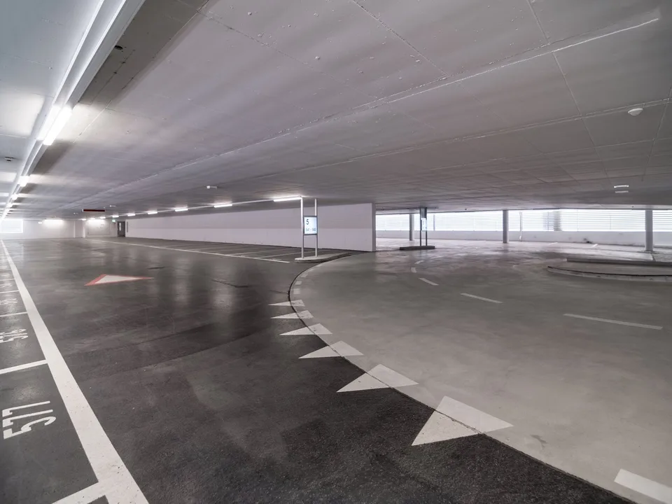 Einstellplätze im Parkhaus TechCenter Reinach