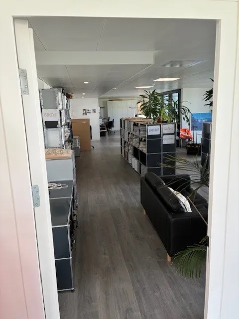 Areas of 267 m2, current offices, possible for cabinets etc. – photo 6 of 8