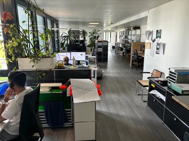 Surfaces de 267 m2, actuels bureaux, possible pour cabinets, etc.