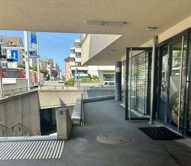 Modern ausgebautes Ladenlokal mit vielseitigen Nutzungsmöglichkeiten