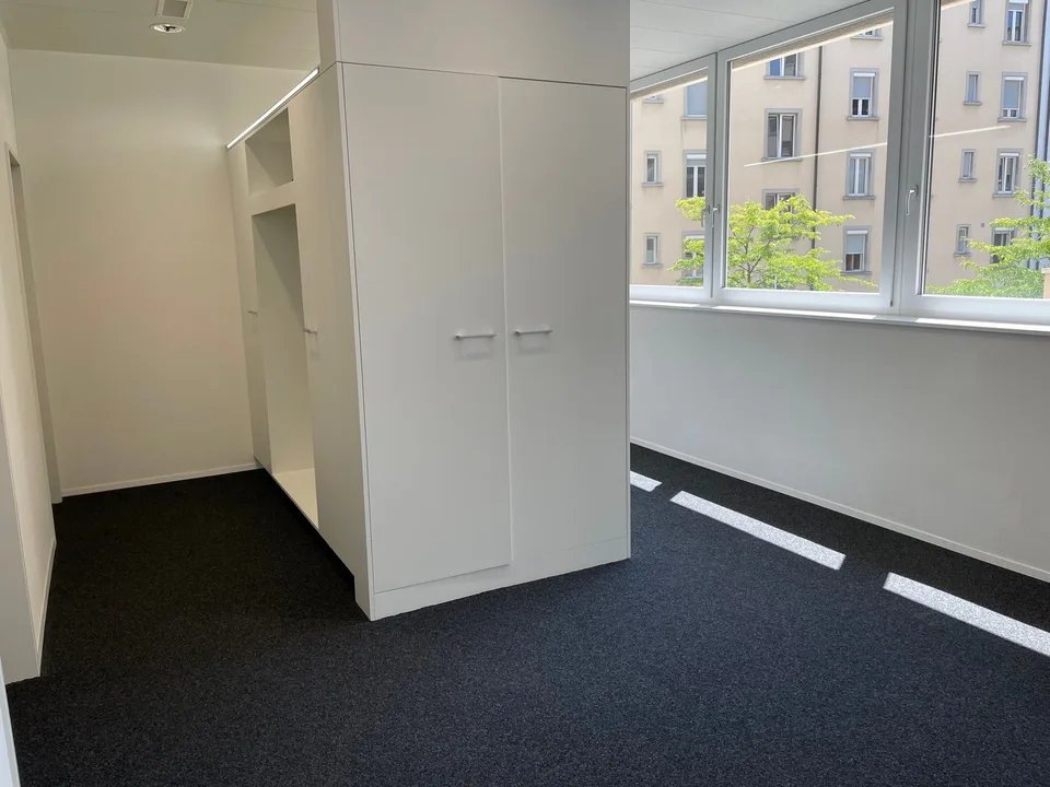 Spazio commerciale moderno ampliato con possibilità di utilizzo versatile – foto 9 di 18