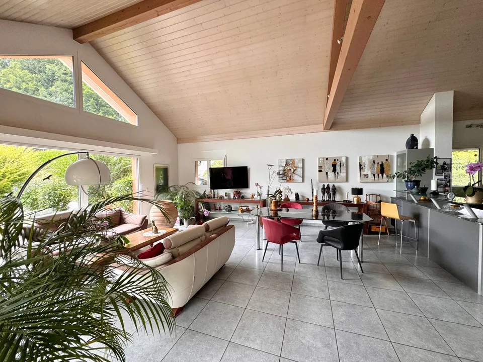Spacieux 2.5 pièces meublé dans villa avec terrasse et jardin