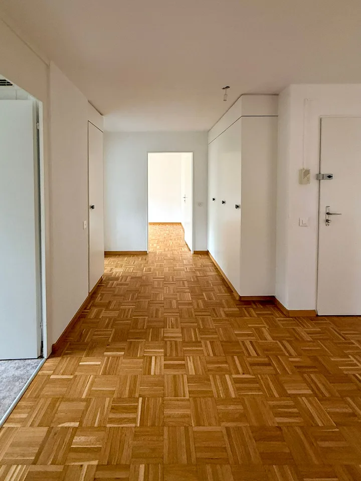 Grosszügige helle 6-Zimmer-Wohnung mit Balkon und Seesicht in Pfäffikon SZ