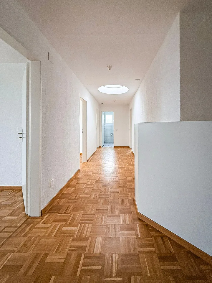 Grosszügige helle 6-Zimmer-Wohnung mit Balkon und Seesicht in Pfäffikon SZ