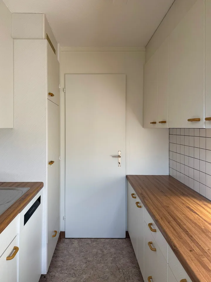 Grosszügige helle 6-Zimmer-Wohnung mit Balkon und Seesicht in Pfäffikon SZ – Foto 11 von 13