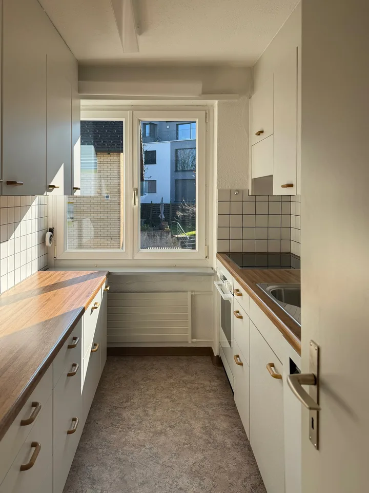 Grosszügige helle 6-Zimmer-Wohnung mit Balkon und Seesicht in Pfäffikon SZ – Foto 9 von 13