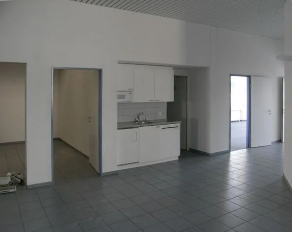Vente/formations/bureaux/exposition/entrepôt/salles de pratique à prix abordables – photo 8 sur 17
