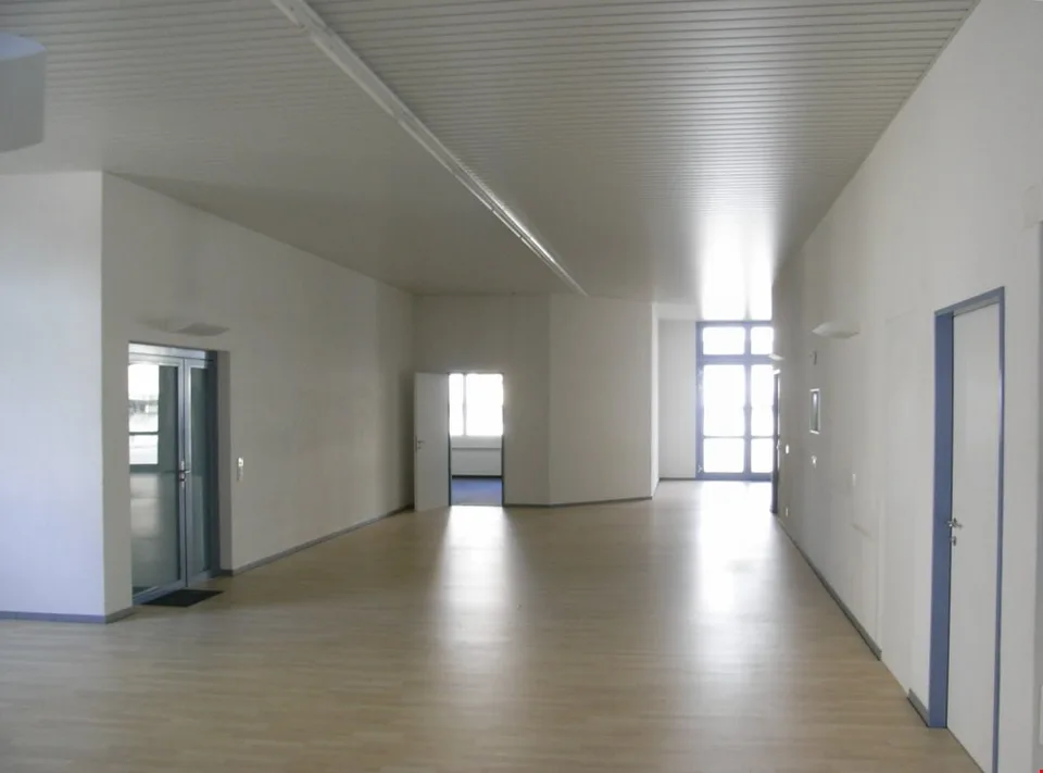 Vente/formations/bureaux/exposition/entrepôt/salles de pratique à prix abordables – photo 15 sur 17