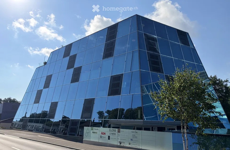 Moderne und repräsentive Büroräume in der Pyramide in Wollerau