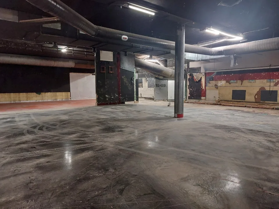 Dès 650 m2 - Fort potentiel - Bon emplacement avec visibilité