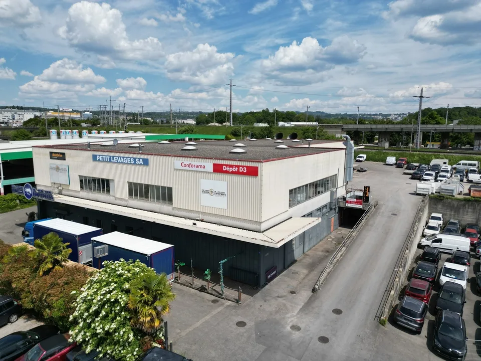 Dès 650 m2 - Fort potentiel - Bon emplacement avec visibilité
